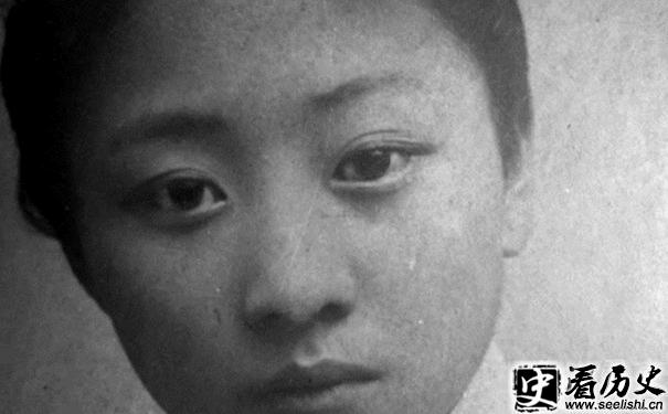 黄金荣老婆露兰春