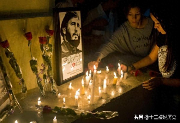 卡斯特罗葬礼老照片：灵车突然中途抛锚，图9他的墓地寒酸简陋