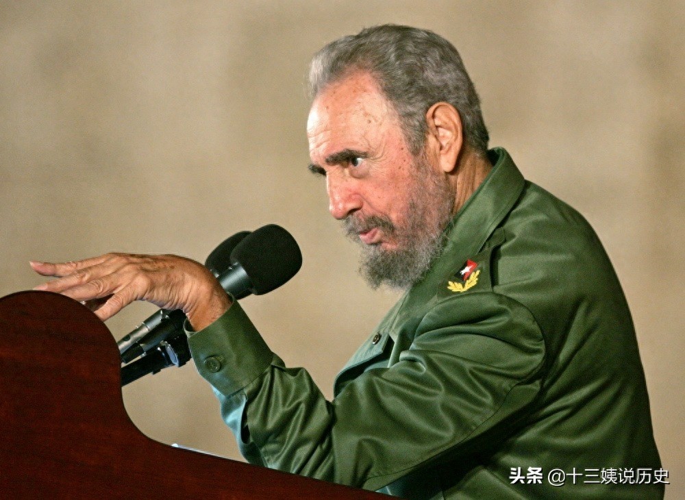 卡斯特罗葬礼老照片：灵车突然中途抛锚，图9他的墓地寒酸简陋