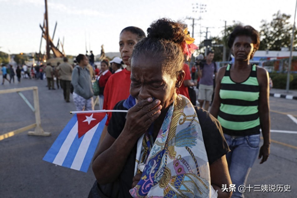 卡斯特罗葬礼老照片：灵车突然中途抛锚，图9他的墓地寒酸简陋